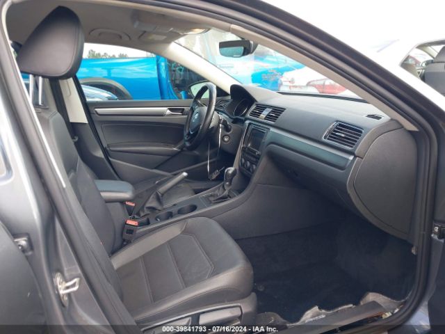 1VWAA7A33JC021151 Volkswagen Passat 2.0t R-line/2.0t S
