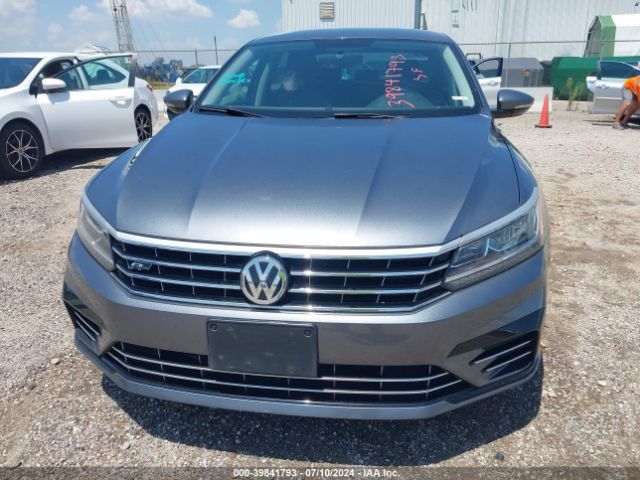 1VWAA7A33JC021151 Volkswagen Passat 2.0t R-line/2.0t S