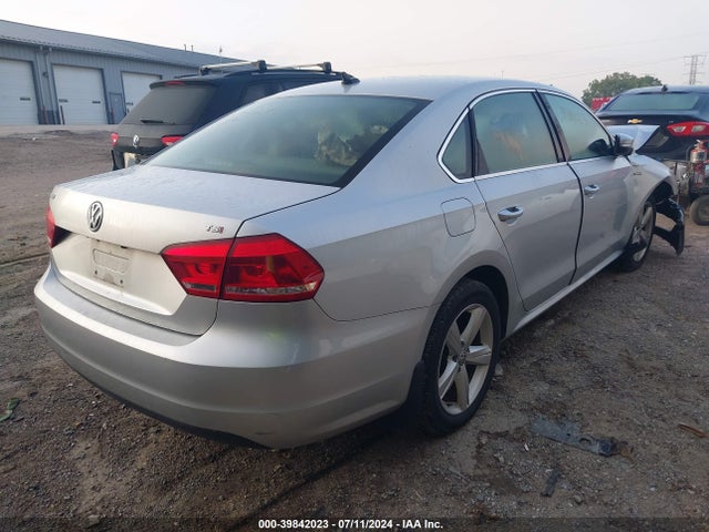 1VWAS7A33FC120704 Volkswagen Passat 1.8t Limited Edition