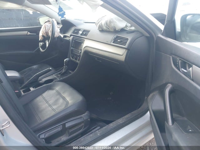 1VWAS7A33FC120704 Volkswagen Passat 1.8t Limited Edition
