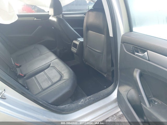 1VWAS7A33FC120704 Volkswagen Passat 1.8t Limited Edition