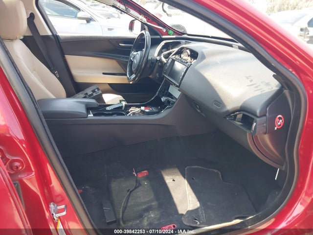 2018 JAGUAR XE SAJAD4FX5JCP36390 Photo 4