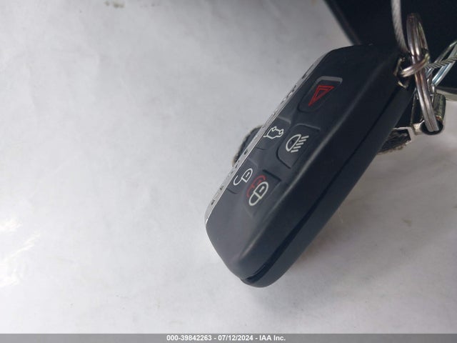 2017 JAGUAR F-PACE SADCJ2BV7HA056445 Photo 10