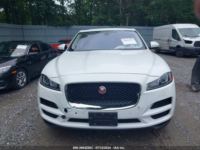 SADCJ2BV7HA056445 Jaguar F-pace 35t Premium