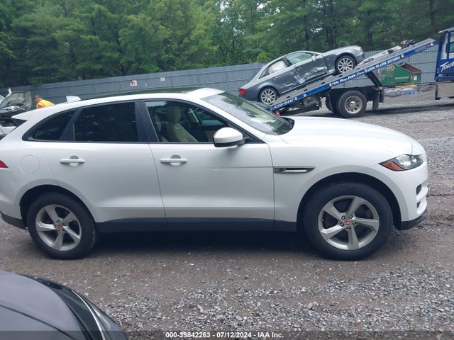 SADCJ2BV7HA056445 Jaguar F-pace 35t Premium