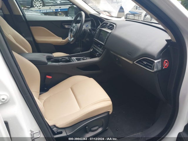 2017 JAGUAR F-PACE SADCJ2BV7HA056445 Photo 4