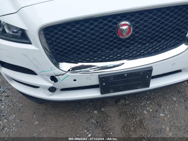 2017 JAGUAR F-PACE SADCJ2BV7HA056445 Photo 5