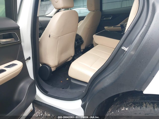 2017 JAGUAR F-PACE SADCJ2BV7HA056445 Photo 7
