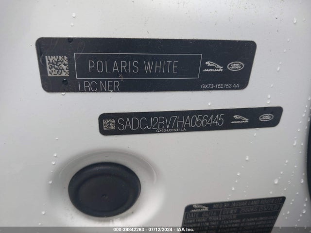 2017 JAGUAR F-PACE SADCJ2BV7HA056445 Photo 8