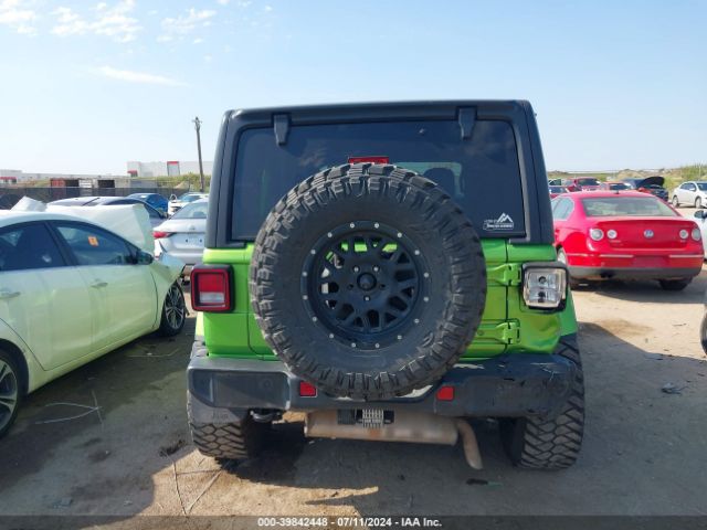 1C4HJXEN3JW287748 Jeep Wrangler Unlimited Sahara