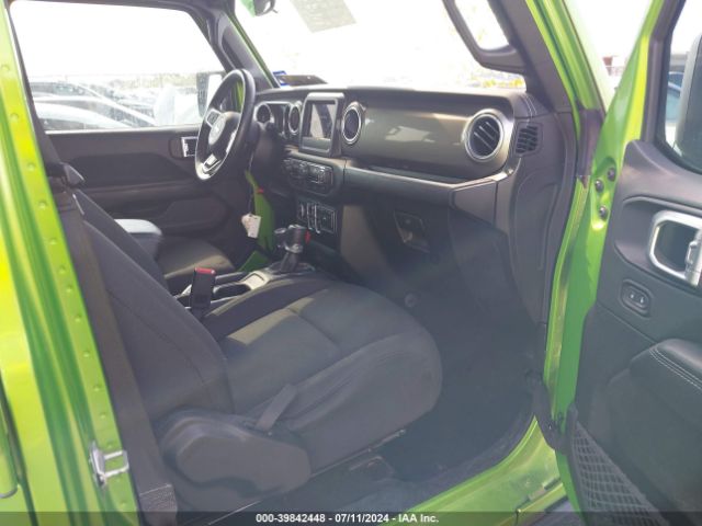 1C4HJXEN3JW287748 Jeep Wrangler Unlimited Sahara