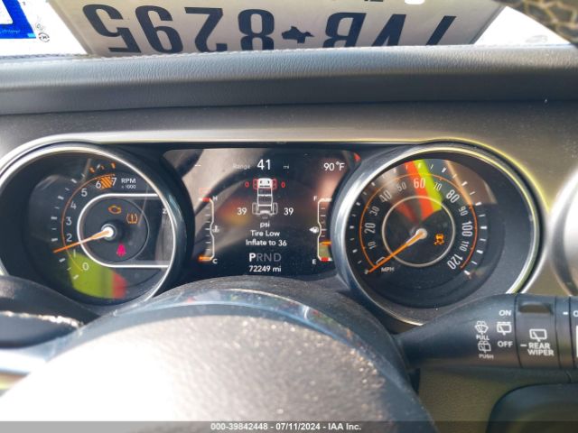 1C4HJXEN3JW287748 Jeep Wrangler Unlimited Sahara