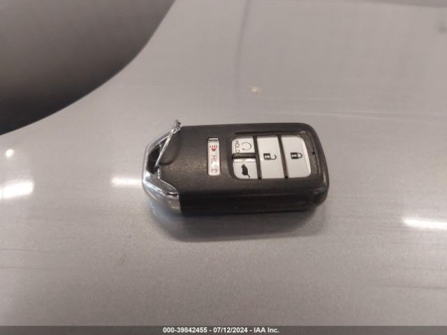 JHLRW2H94KX018647 Honda Cr-v Touring