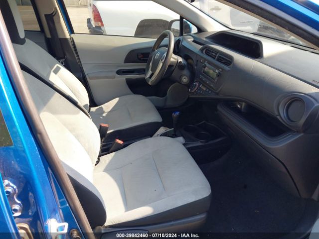 JTDKDTB30E1074980 Toyota Prius C One