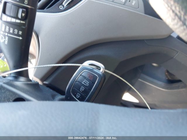KM8SMDHF1HU207820 Hyundai Santa Fe Se