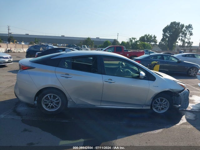 Toyota Prius Two Eco 2016 JTDKARFU8G3513333 Image 13