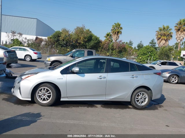 Toyota Prius Two Eco 2016 JTDKARFU8G3513333 Image 14