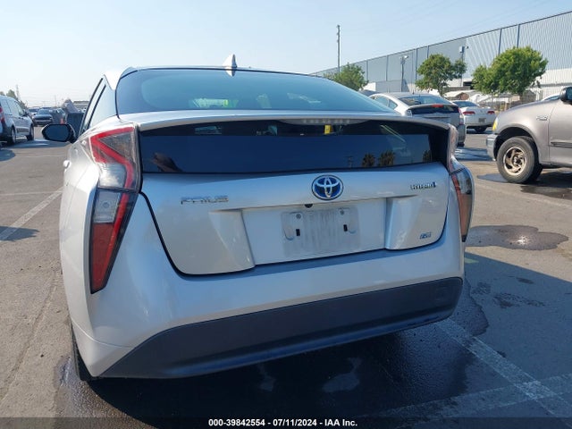 Toyota Prius Two Eco 2016 JTDKARFU8G3513333 Image 16