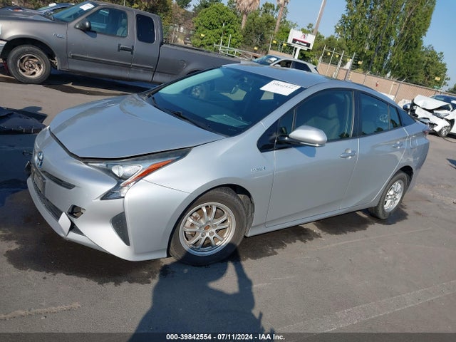Toyota Prius Two Eco 2016 JTDKARFU8G3513333 Image 2