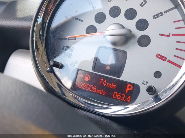 2010 MINI COOPER S CLUBMAN WMWMM3C54ATP94772 Photo 6