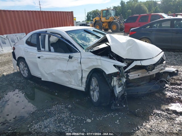 Toyota CAMRY LE 2021 4T1C11AK1MU570356 zdjęcie główne