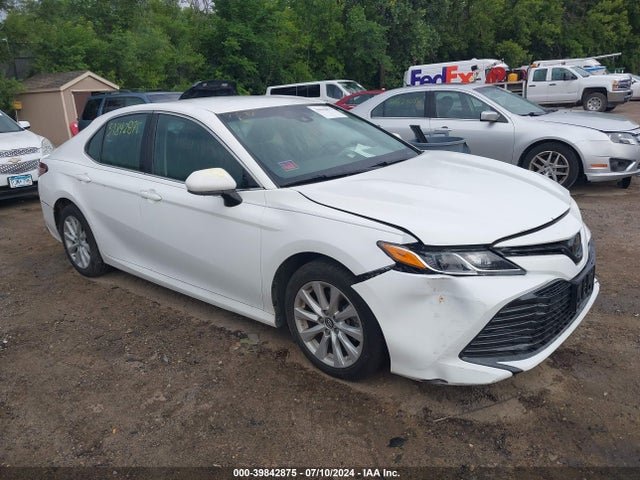 Toyota CAMRY LE 2018 4T1B11HK9JU107006 главное изображение