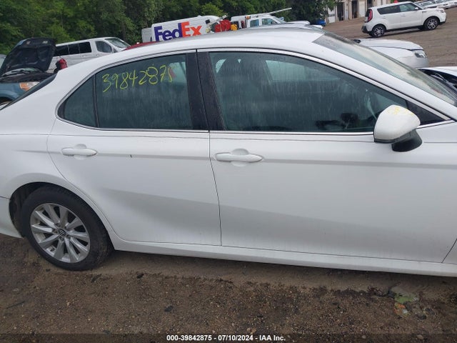 Toyota CAMRY LE 2018 4T1B11HK9JU107006 Image 13