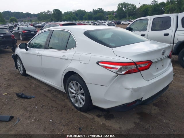 Toyota CAMRY LE 2018 4T1B11HK9JU107006 Image 3