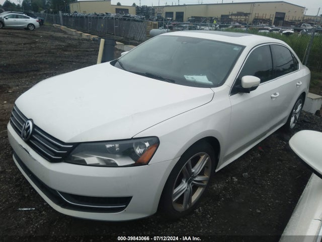 1VWBT7A3XEC051655 Volkswagen Passat 1.8t Se