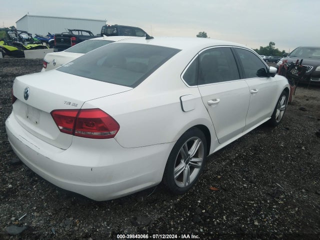 1VWBT7A3XEC051655 Volkswagen Passat 1.8t Se