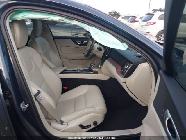 7JR102FZ7MG108779 Volvo S60 T5 Momentum