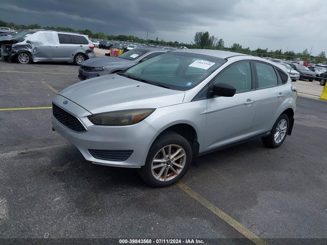 Ford FOCUS SE 2018 1FADP3K2XJL225075 Image 2