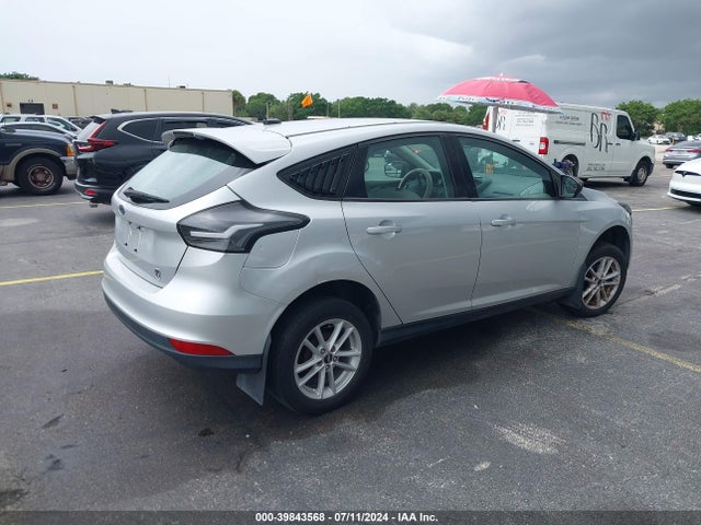 Ford FOCUS SE 2018 1FADP3K2XJL225075 Image 4
