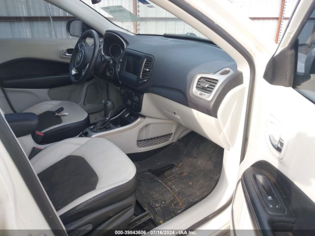 3C4NJCBB5JT494590 Jeep Compass Sun And Wheel Fwd