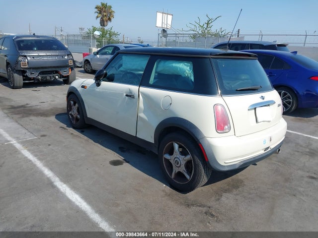 2005 MINI COOPER WMWRC33545TK60010 Photo 2