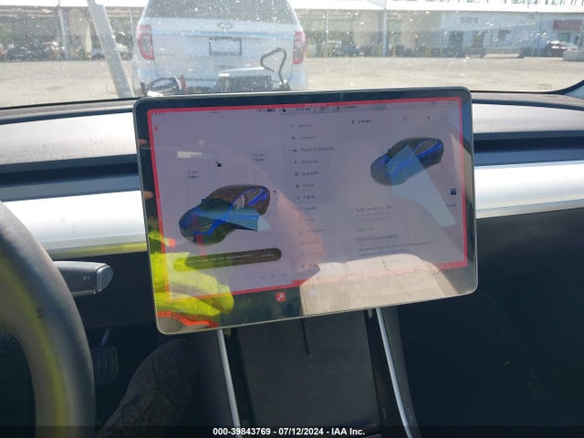5YJ3E1EB7LF639352 Tesla MODEL 3