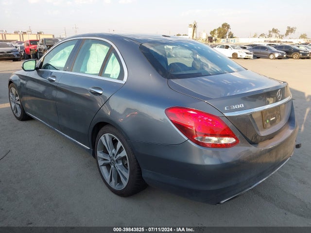 55SWF4JB6JU275888 Mercedes-Benz C 300