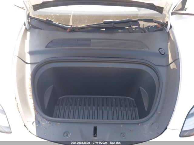 5YJYGDED8MF103997 Tesla Model Y Standard Range Rear-wheel Drive