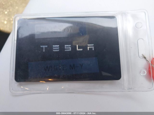 5YJYGDED8MF103997 Tesla Model Y Standard Range Rear-wheel Drive