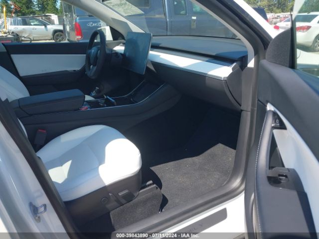 5YJYGDED8MF103997 Tesla Model Y Standard Range Rear-wheel Drive