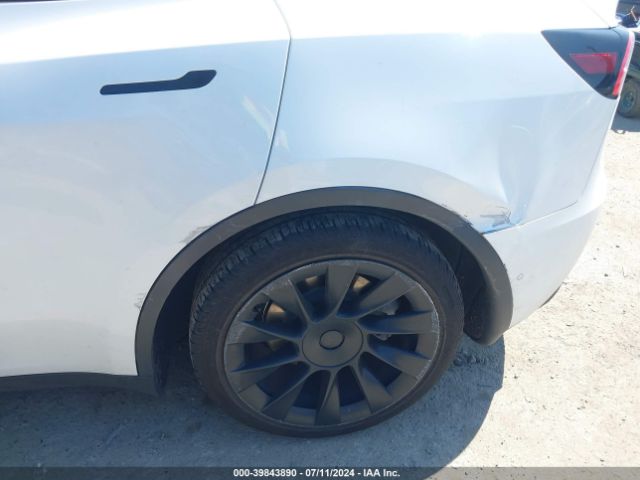 5YJYGDED8MF103997 Tesla Model Y Standard Range Rear-wheel Drive