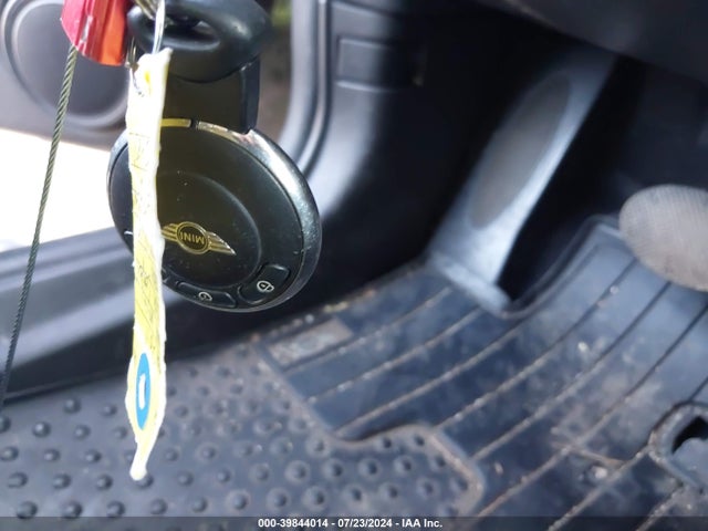 2011 MINI COOPER WMWSU3C56BT251531 Photo 10