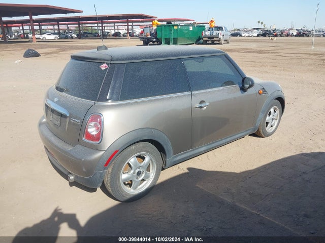 2011 MINI COOPER WMWSU3C56BT251531 Photo 3