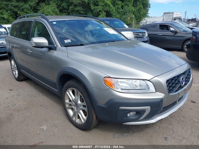 2016 YV4612NK4G1240585 main image