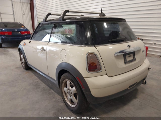 2009 MINI COOPER WMWMF33509TU74242 Photo 2