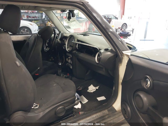 2009 MINI COOPER WMWMF33509TU74242 Photo 4