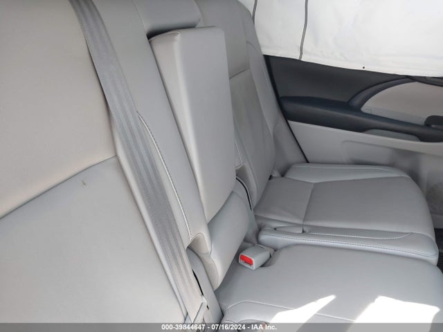 Toyota Highlander Xle 2019 5TDJZRFHXKS945761 Image 8