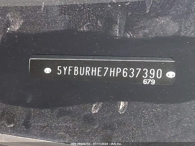 Toyota COROLLA LE 2017 5YFBURHE7HP637390 Image 9
