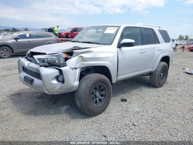 Toyota 4RUNNER SR5 2016 JTEBU5JR0G5342631 Image 2