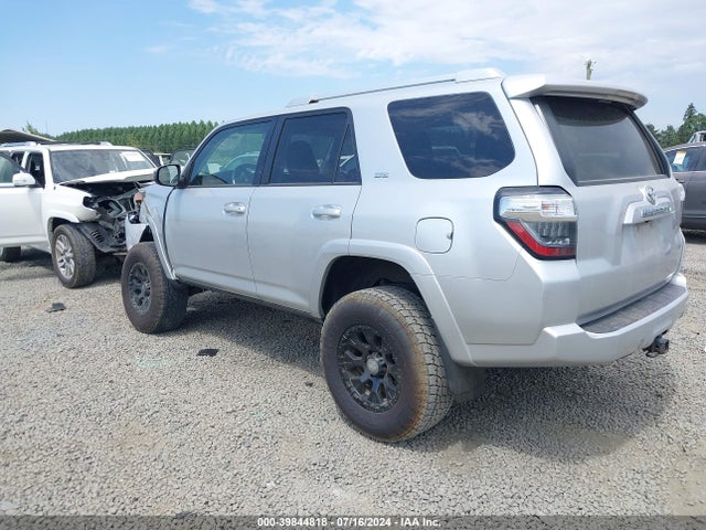 Toyota 4RUNNER SR5 2016 JTEBU5JR0G5342631 Image 3